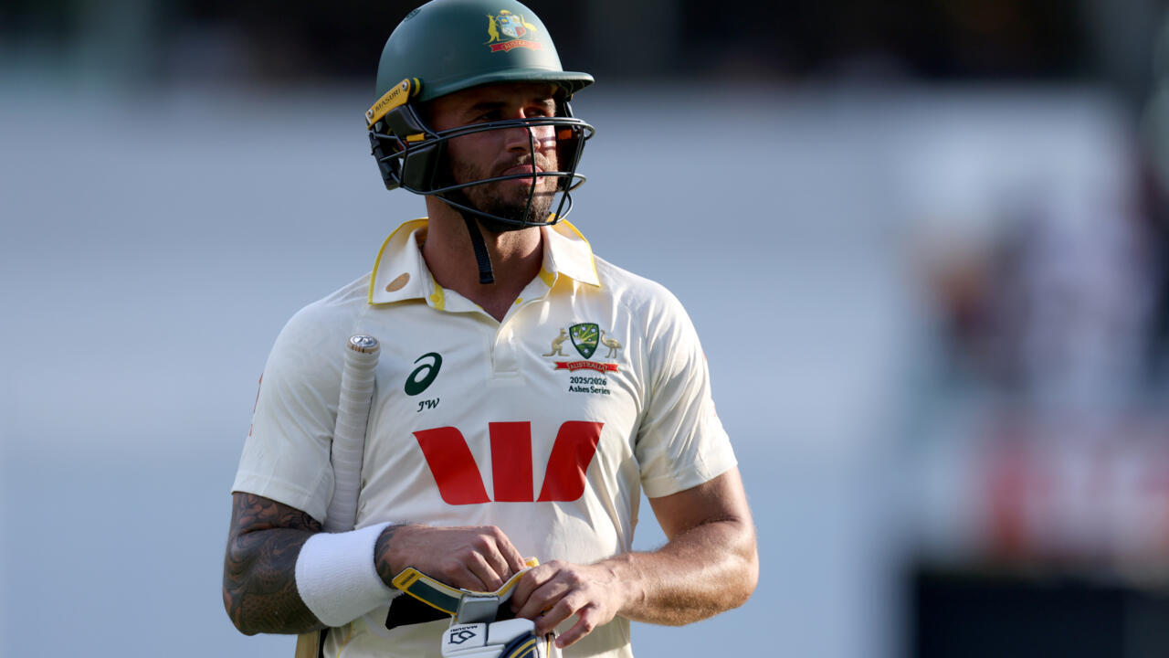 DAY 2: Weatherald fires up as Australia race to 130–1 in second Ashes Test