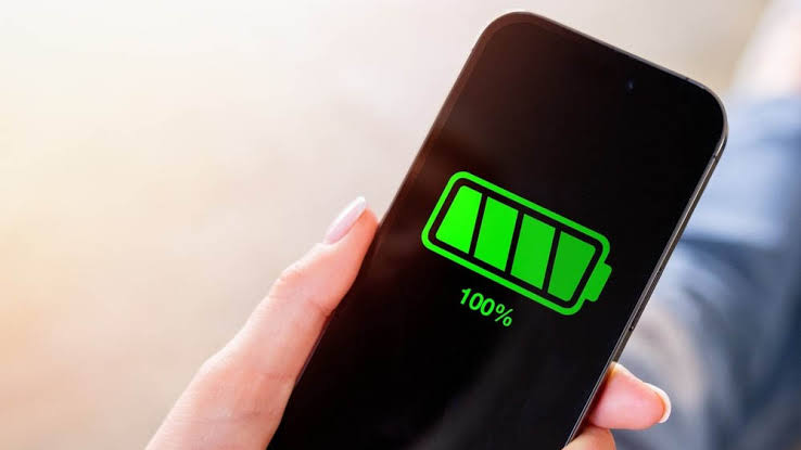 Is Charging Your Phone to 100% Good or Bad? Here's What Experts Say