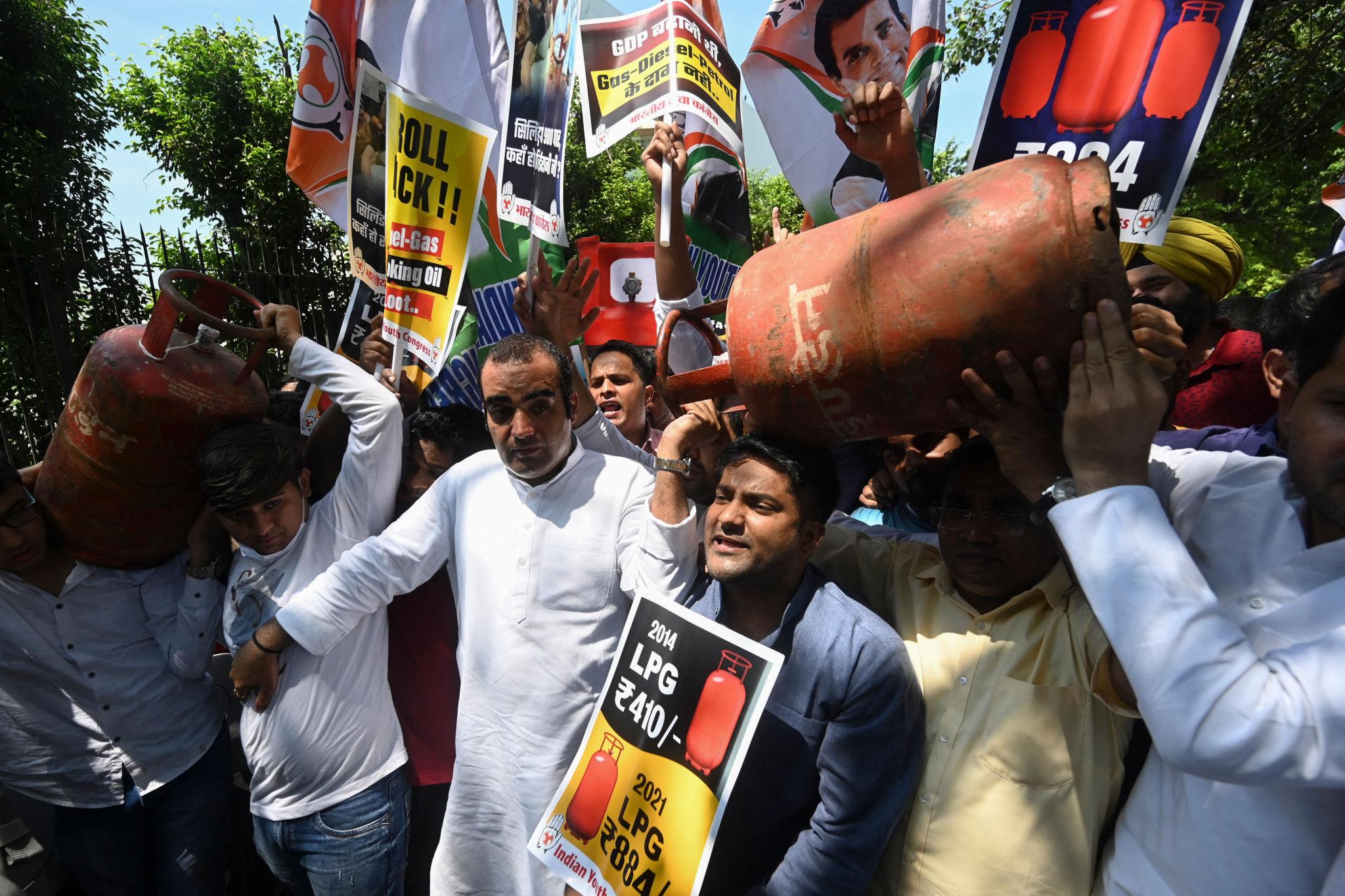 LPG Price Hike: Priyanka Gandhi Targets Modi Government, Blames Middle East Tensions