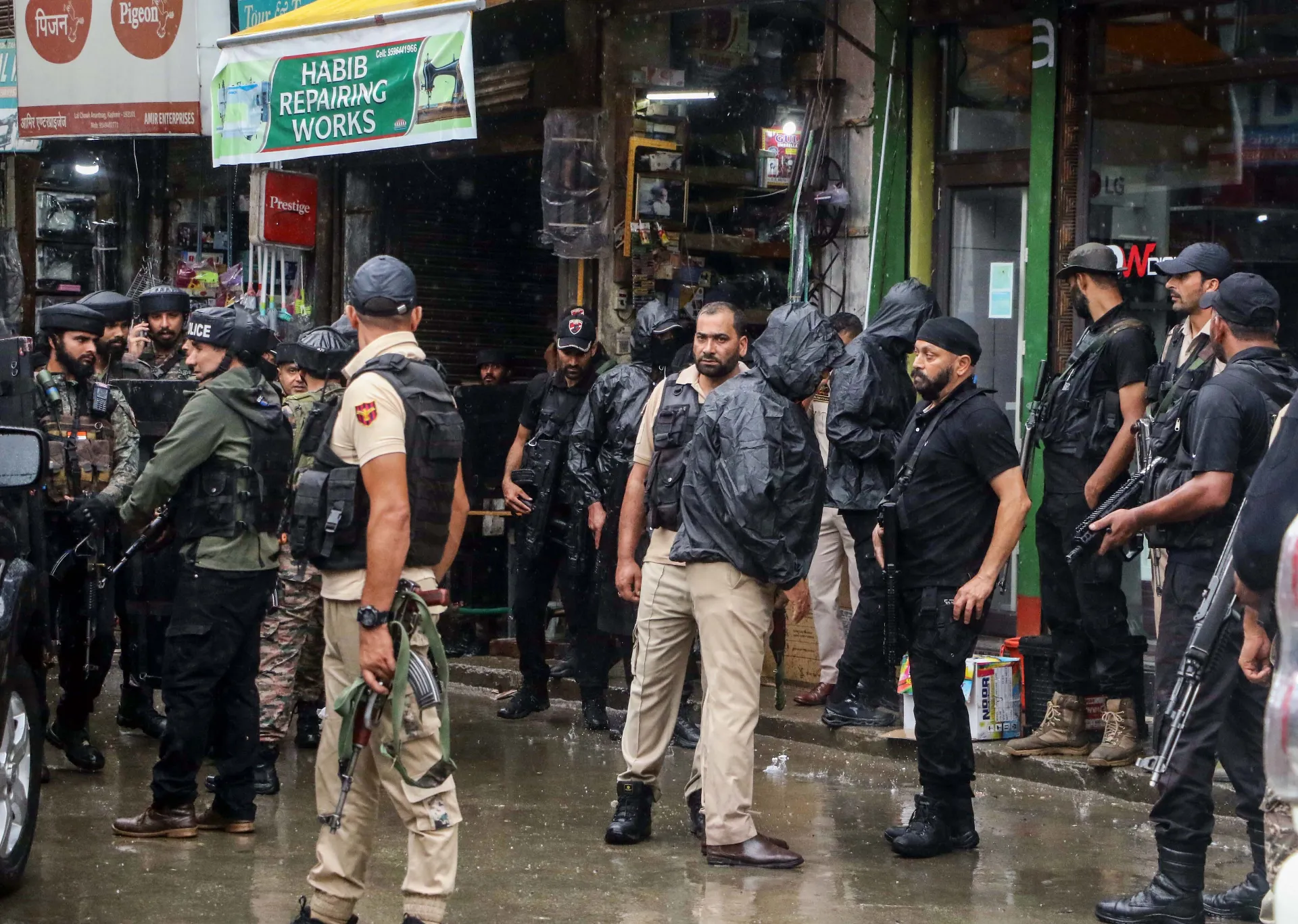 Anantnag Terror Attack: Policeman on Amarnath Yatra Duty Martyred, Massive Search Operation Underway