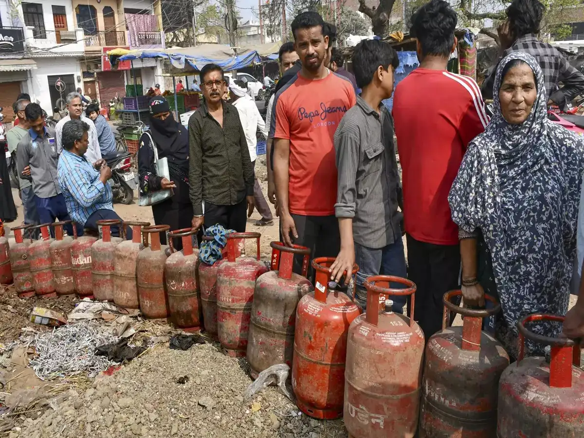 भारत में ऊर्जा संकट गहराया: गैस सप्लाई ठप, सिरेमिक उद्योग बंद, LPG की कमी से बढ़ी चिंता