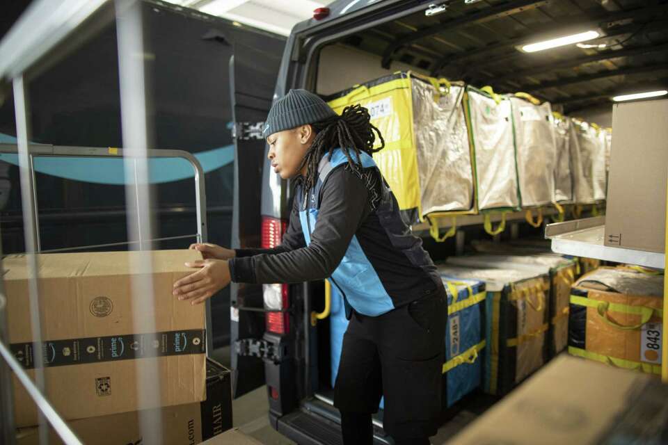 Amazon to Hire 250,000 Workers for Holiday Season — Third Consecutive Year of Massive Hiring
